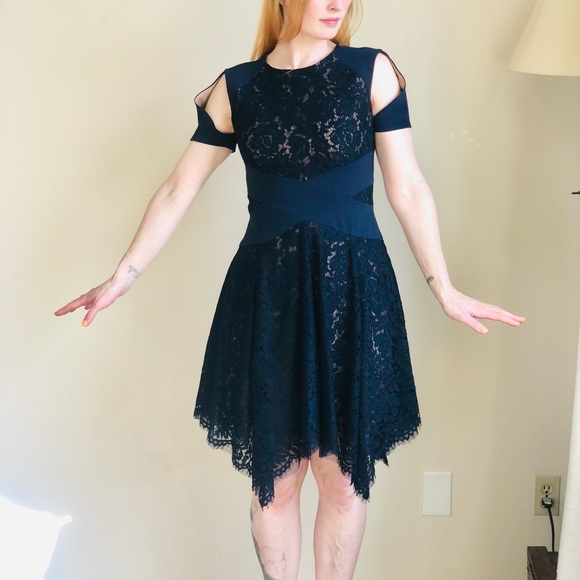 BGBG MaxAzria Lace CutOut Navy & Cream Trish Dress Size 6 - Picture 5 of 13